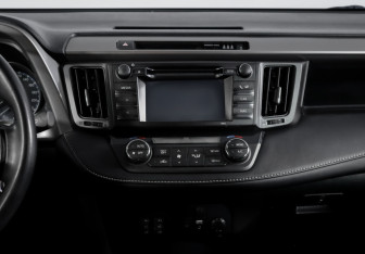 Подержанный автомобиль Toyota RAV4 2015 года (13 фото)