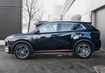 Подержанный автомобиль Changan UNI-S 2024 года (8 фото)