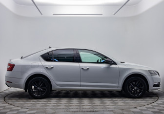 Подержанный автомобиль Skoda Octavia Liftback 2018 года (4 фото)