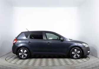 Подержанный автомобиль Kia Ceed Hatchback 2011 года (4 фото)