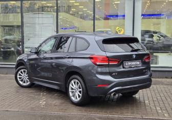 Подержанный автомобиль BMW X1 2020 года (6 фото)