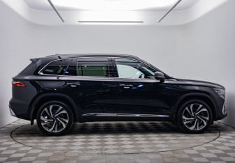 Подержанный автомобиль Geely Monjaro 2023 года (4 фото)