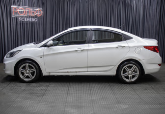 Подержанный автомобиль Hyundai Solaris Sedan 2011 года (8 фото)