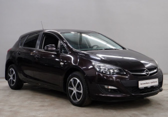 Подержанный автомобиль Opel Astra Hatchback 2013 года (3 фото)