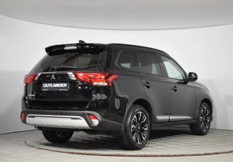 Новый Mitsubishi Outlander 2022 (6 фото)