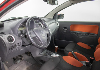 Подержанный автомобиль Citroen C2 2007 года (10 фото)