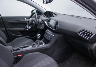 Подержанный автомобиль Peugeot 308 Wagon 2017 года (9 фото)