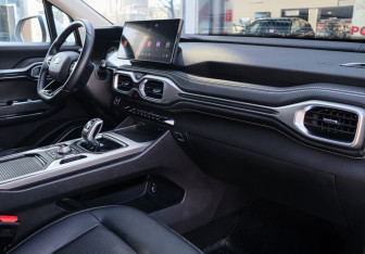 Подержанный автомобиль Geely Okavango 2022 года (9 фото)