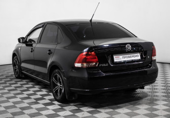 Подержанный автомобиль Volkswagen Polo Sedan 2012 года (7 фото)