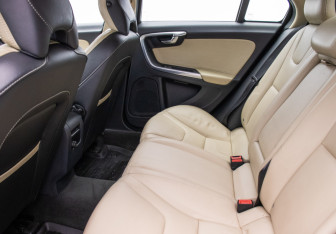 Подержанный автомобиль Volvo S60 2012 года (11 фото)