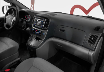 Подержанный автомобиль Hyundai H-1 2021 года (9 фото)