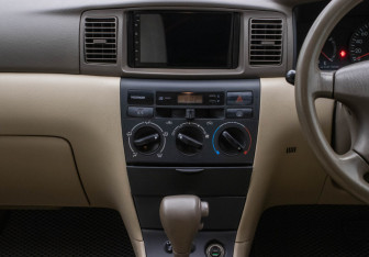 Подержанный автомобиль Toyota Corolla Sedan 2001 года (14 фото)