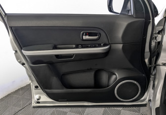 Подержанный автомобиль Suzuki Grand Vitara 2014 года (19 фото)