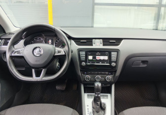 Подержанный автомобиль Skoda Octavia Liftback 2016 года (13 фото)