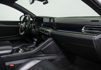 Подержанный автомобиль Kia K5 2021 года (9 фото)