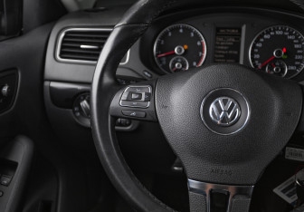 Подержанный автомобиль Volkswagen Jetta Sedan 2012 года (13 фото)