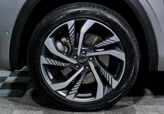 Подержанный автомобиль Geely Monjaro 2023 года (8 фото)