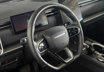 Подержанный автомобиль Jaecoo J7 2025 года (12 фото)