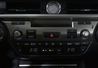 Подержанный автомобиль Lexus ES 2016 года (16 фото)