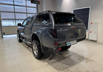 Подержанный автомобиль Mitsubishi L200 2007 года (7 фото)