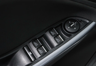 Подержанный автомобиль Ford Focus Sedan 2013 года (17 фото)