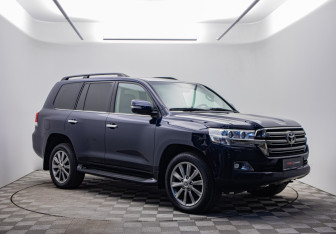 Подержанный автомобиль Toyota Land Cruiser Suv 2017 года (3 фото)