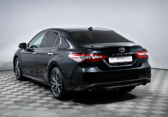 Подержанный автомобиль Toyota Camry Sedan 2023 года (7 фото)