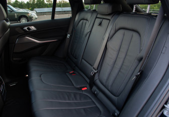 Подержанный автомобиль BMW X5 2019 года (11 фото)