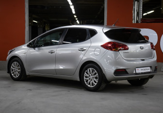 Подержанный автомобиль Kia Ceed Hatchback 2013 года (7 фото)
