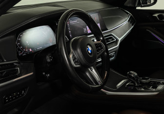 Подержанный автомобиль BMW X7 2019 года (11 фото)