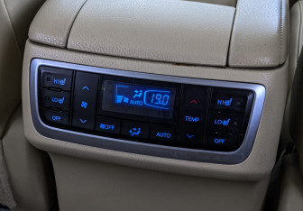 Подержанный автомобиль Toyota Highlander 2015 года (30 фото)