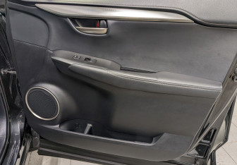 Подержанный автомобиль Lexus NX 2017 года (19 фото)