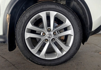 Подержанный автомобиль Nissan Juke 2014 года (19 фото)