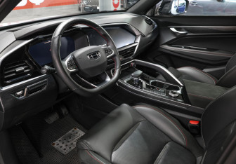 Подержанный автомобиль Geely Tugella 2023 года (17 фото)
