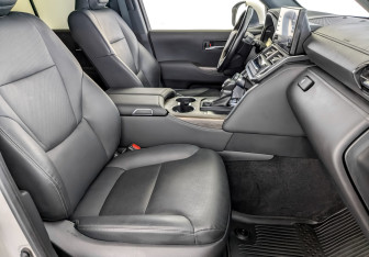 Подержанный автомобиль Toyota Land Cruiser Suv 2021 года (25 фото)
