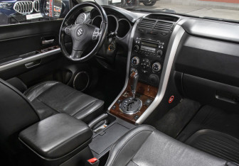 Подержанный автомобиль Suzuki Grand Vitara 2005 года (11 фото)