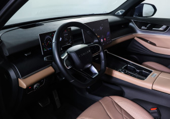 Подержанный автомобиль Chery Tiggo 9 2024 года (15 фото)