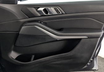 Подержанный автомобиль BMW X5 2021 года (25 фото)