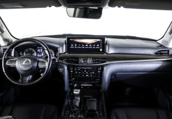 Подержанный автомобиль Lexus LX 2020 года (14 фото)