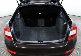 Подержанный автомобиль Skoda Octavia Liftback 2015 года (16 фото)