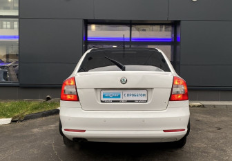 Подержанный автомобиль Skoda Octavia Wagon 2011 года (7 фото)