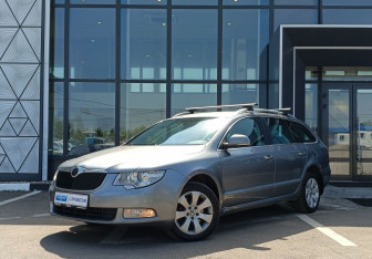 Подержанный автомобиль Skoda Superb Wagon 2012 года (1 фото)