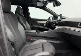 Подержанный автомобиль Peugeot 5008 Suv 2022 года (10 фото)