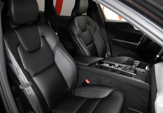 Подержанный автомобиль Volvo XC60 2019 года (31 фото)