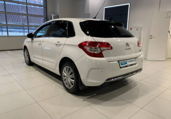 Подержанный автомобиль Citroen C4 Hatchback 2011 года (6 фото)