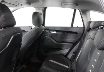 Подержанный автомобиль BMW X1 2017 года (14 фото)