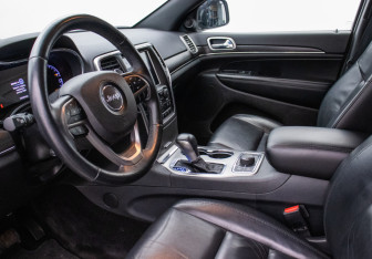 Подержанный автомобиль Jeep Grand Cherokee 2017 года (10 фото)