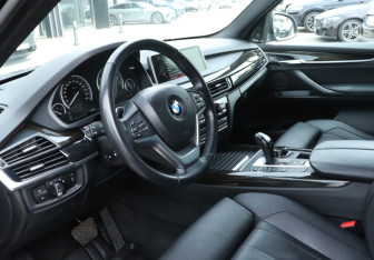 Подержанный автомобиль BMW X5 2013 года (13 фото)