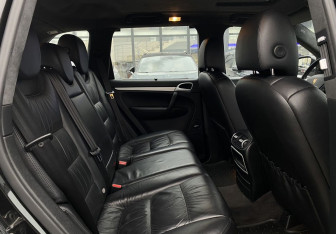 Подержанный автомобиль Porsche Cayenne 2004 года (23 фото)