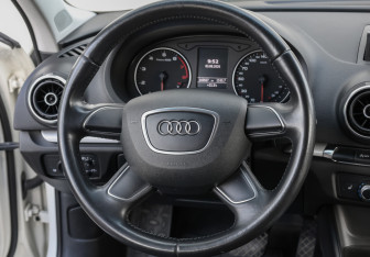 Подержанный автомобиль Audi A3 Sedan 2014 года (16 фото)